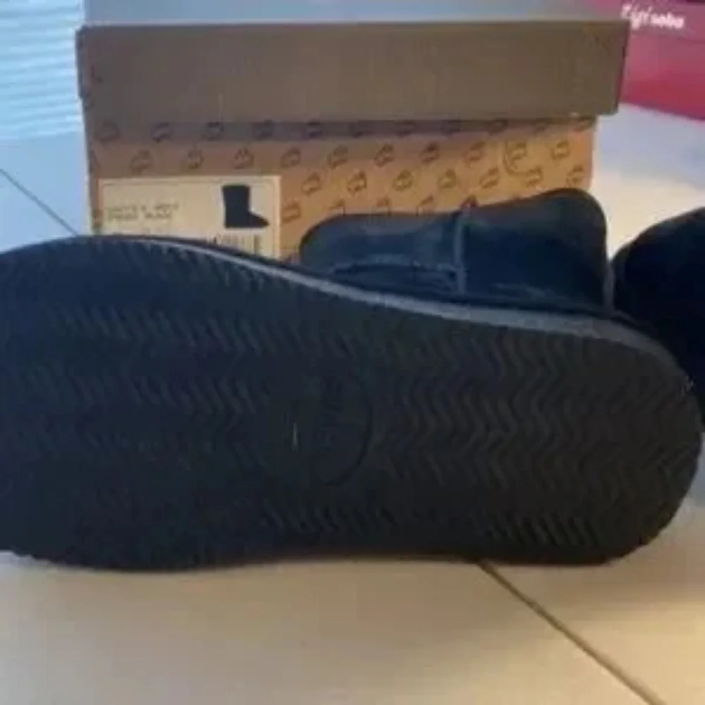 Lamo Classic 9 inch Black Boot Collection - Size 5